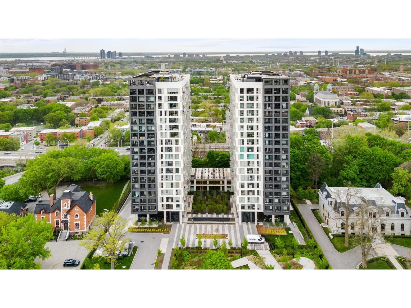 2000 Boul. René-Lévesque O., #406, Montréal (Ville-Marie)