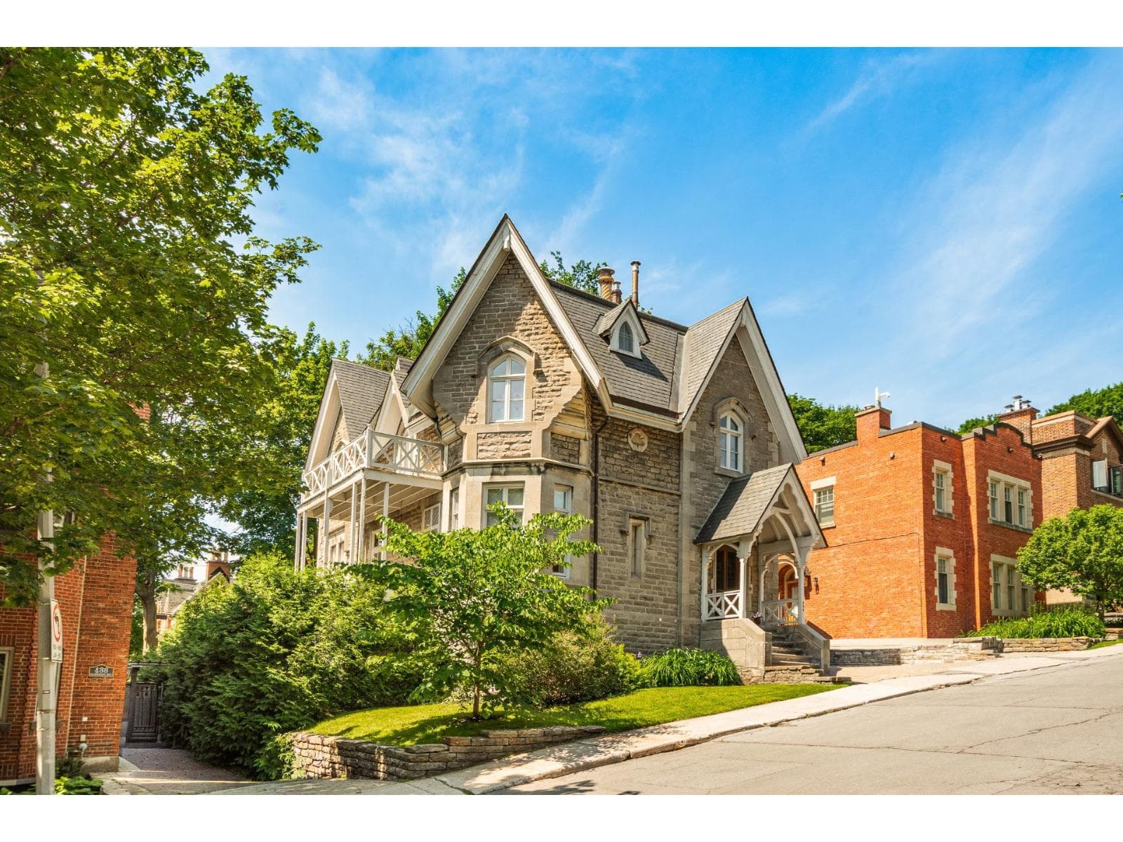 490 Av. Mountain, Westmount