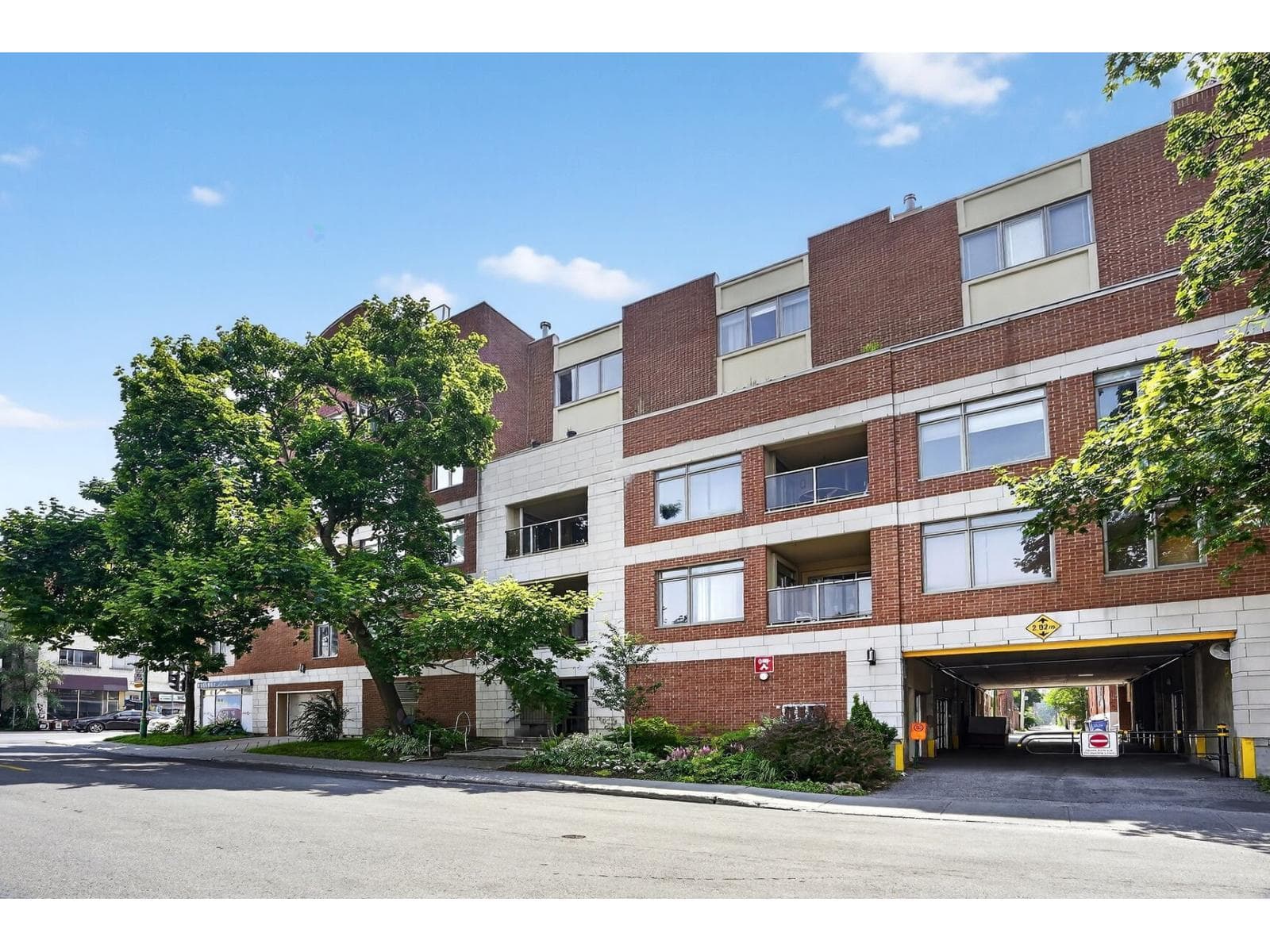 828 Av. Querbes, #201, Montréal (Outremont)