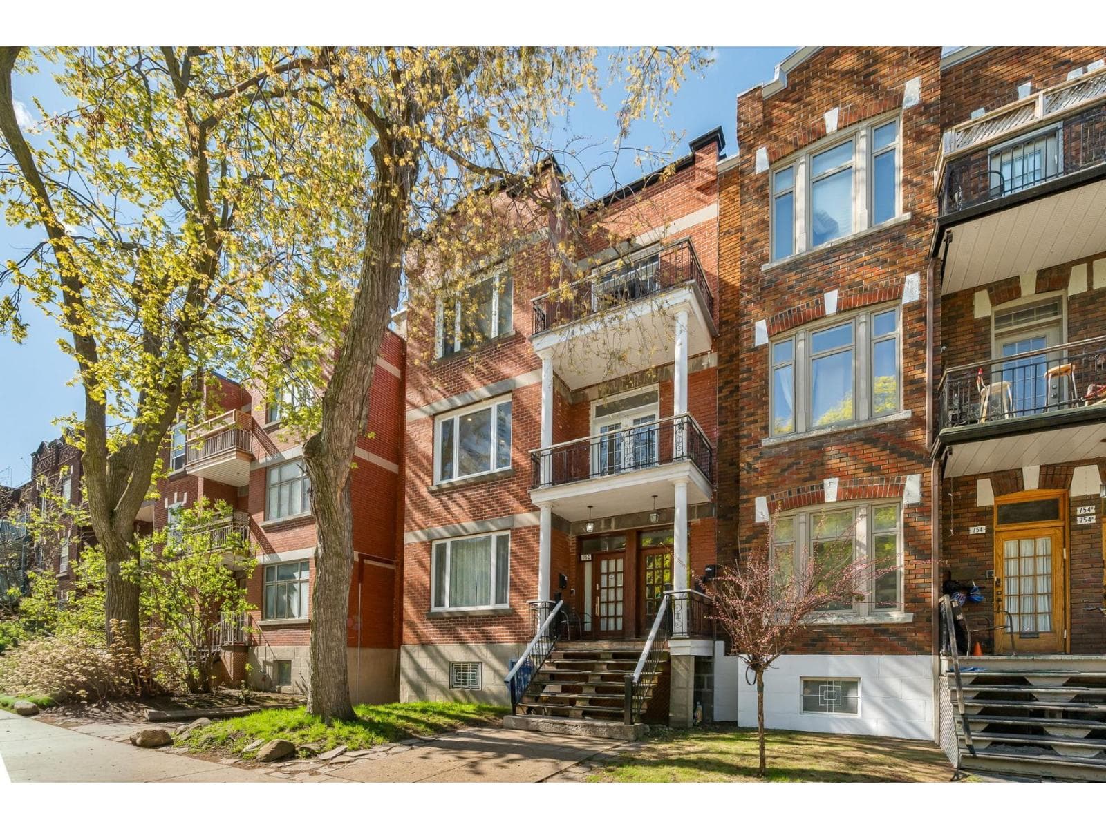 752B Av. Querbes, Montréal (Outremont)
