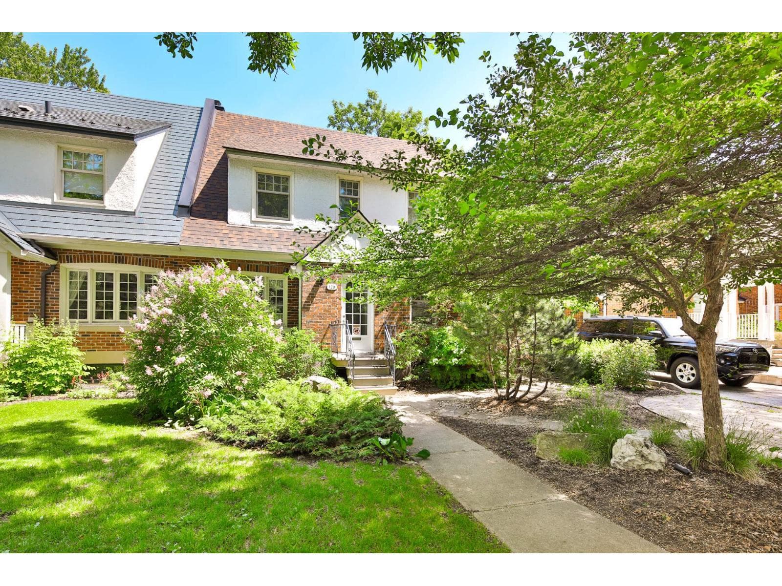 120 Av. Dobie, Mont-Royal