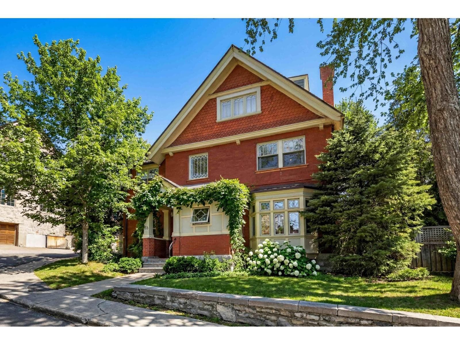 35 Av. Church Hill, Westmount