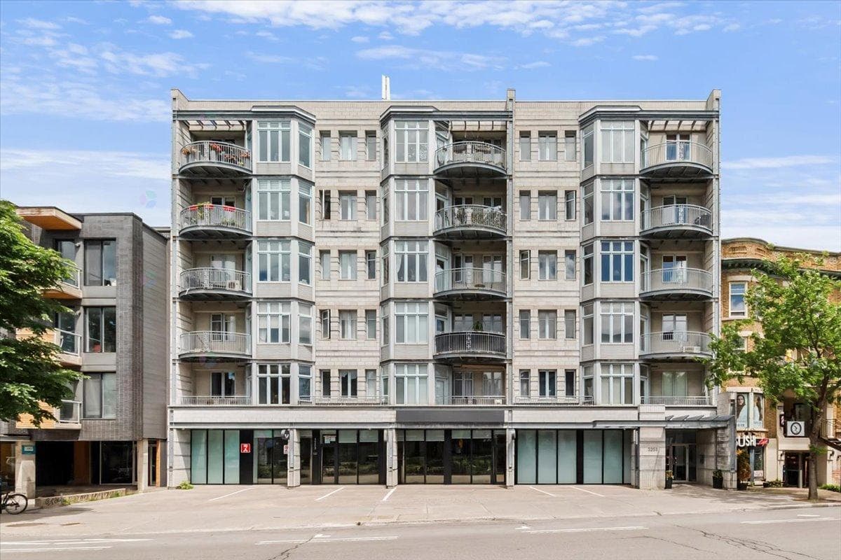 5253 Av. du Parc, #301, Montréal (Le Plateau-Mont-Royal)