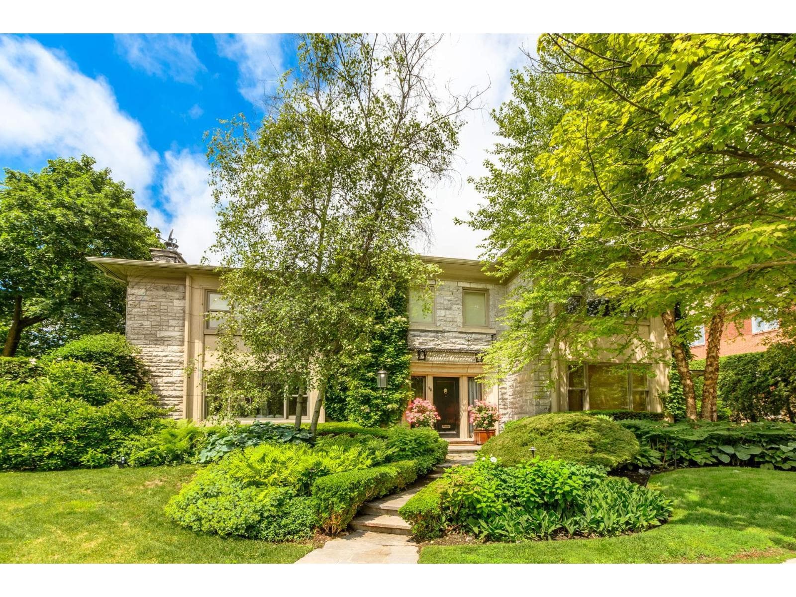 93 Av. Sunnyside, Westmount