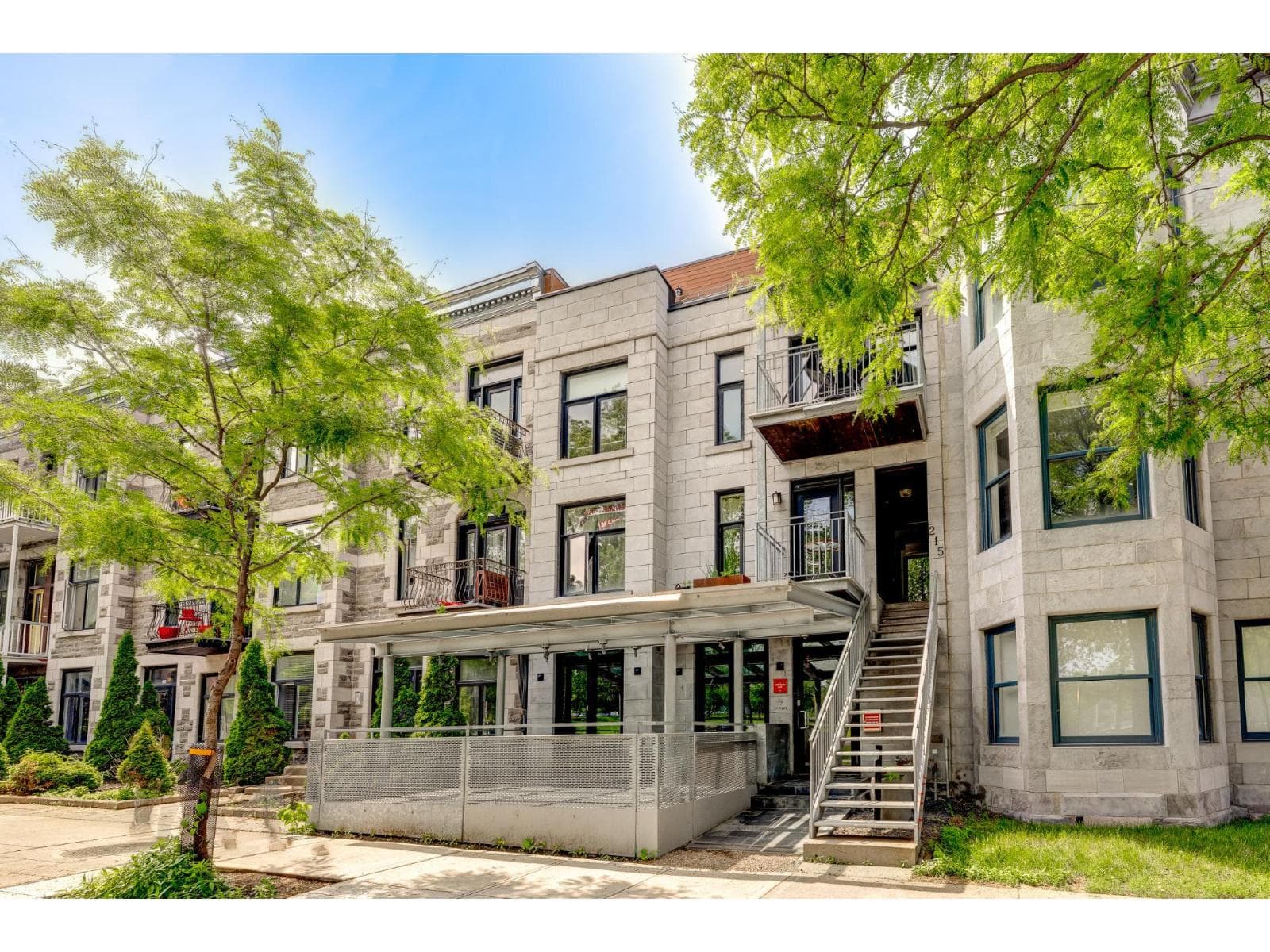 215 Av. du Mont-Royal O., #201, Montréal (Le Plateau-Mont-Royal)