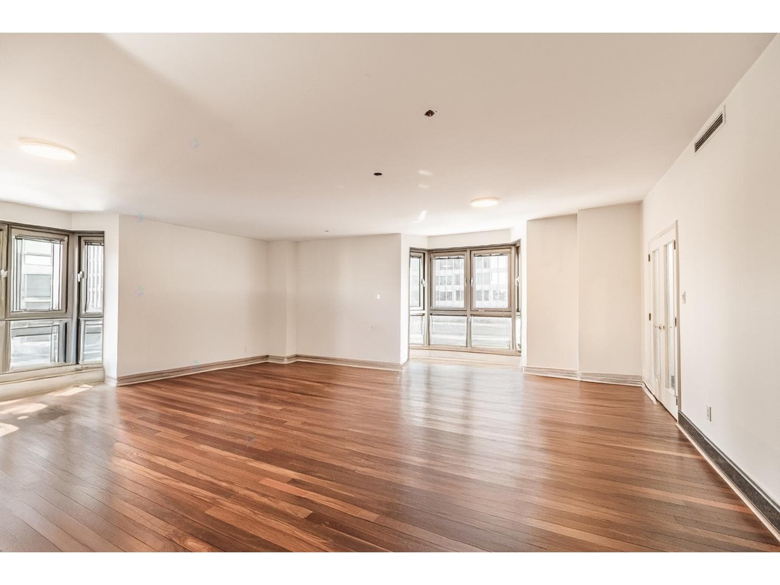 4175 Rue Ste-Catherine O., #401, Westmount, Quebec H3Z3C9 - photo 1