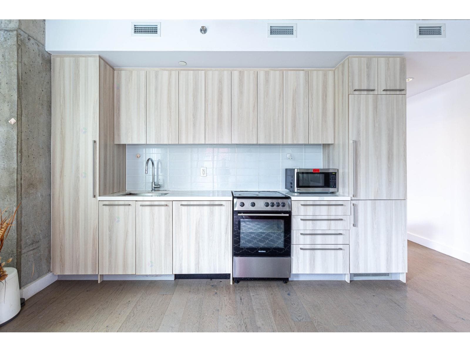 1220 Rue Crescent, #905, Montréal (Ville-Marie), Quebec H3G0C3 - photo 1