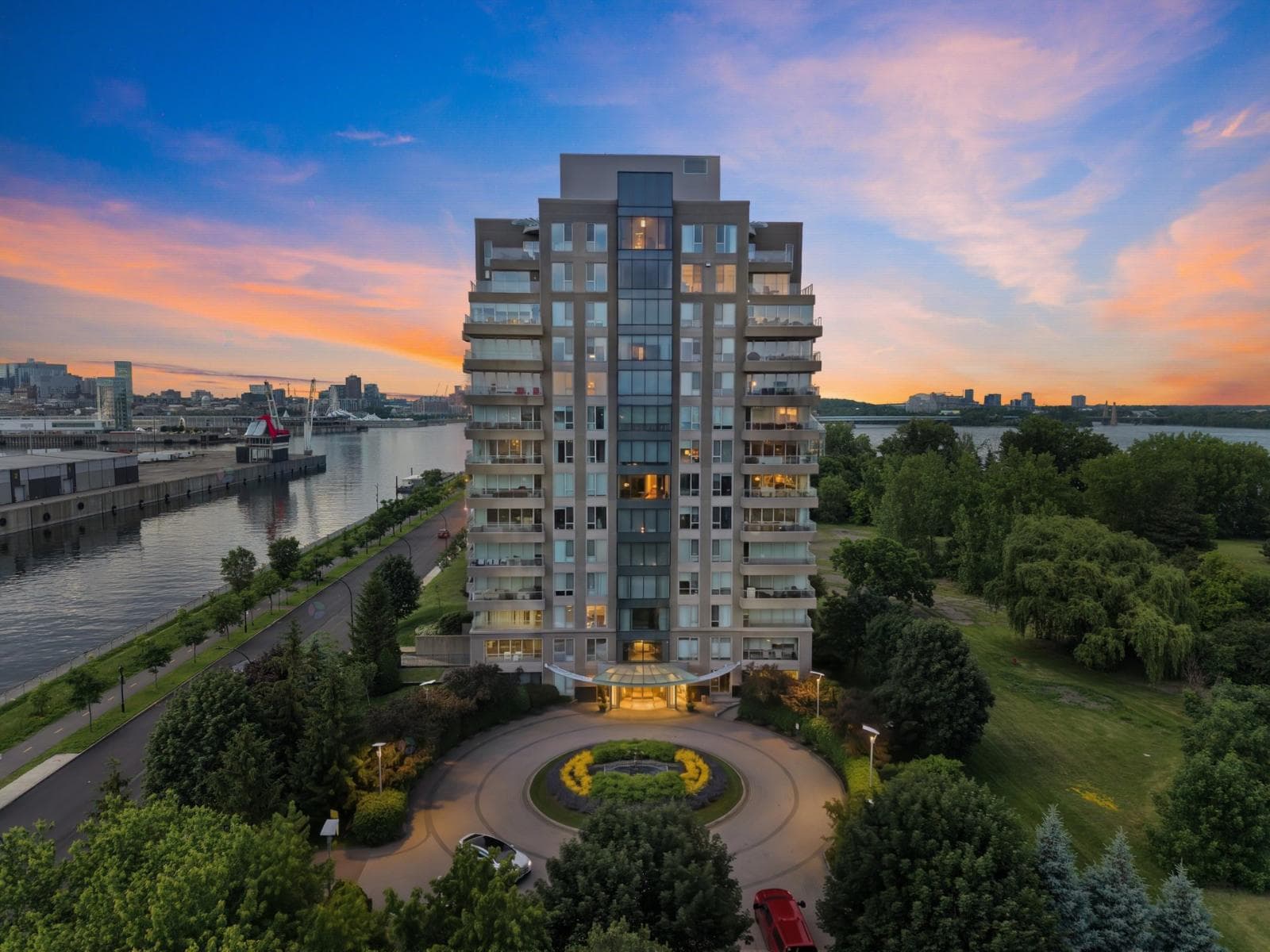 2380 Av. Pierre-Dupuy, #1002, Montréal (Ville-Marie), Quebec H3C6N3 - photo 1
