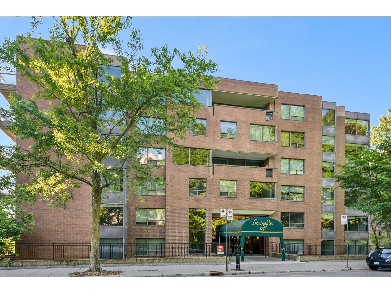 1250 Av. des Pins O., #610, Montréal (Ville-Marie), Quebec H3G2P5 - photo 1