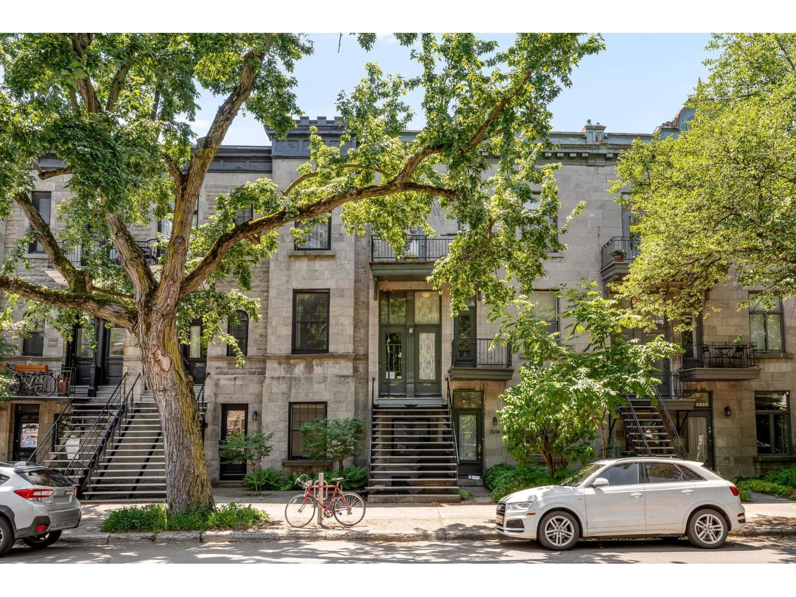 3912 Rue St-Hubert, Montréal (Le Plateau-Mont-Royal), Quebec H2L4A5 - photo 1