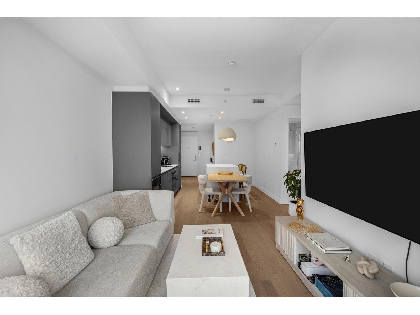 1205 Place Phillips, #2511, Montréal (Ville-Marie), Quebec H3B0H3 - photo 1
