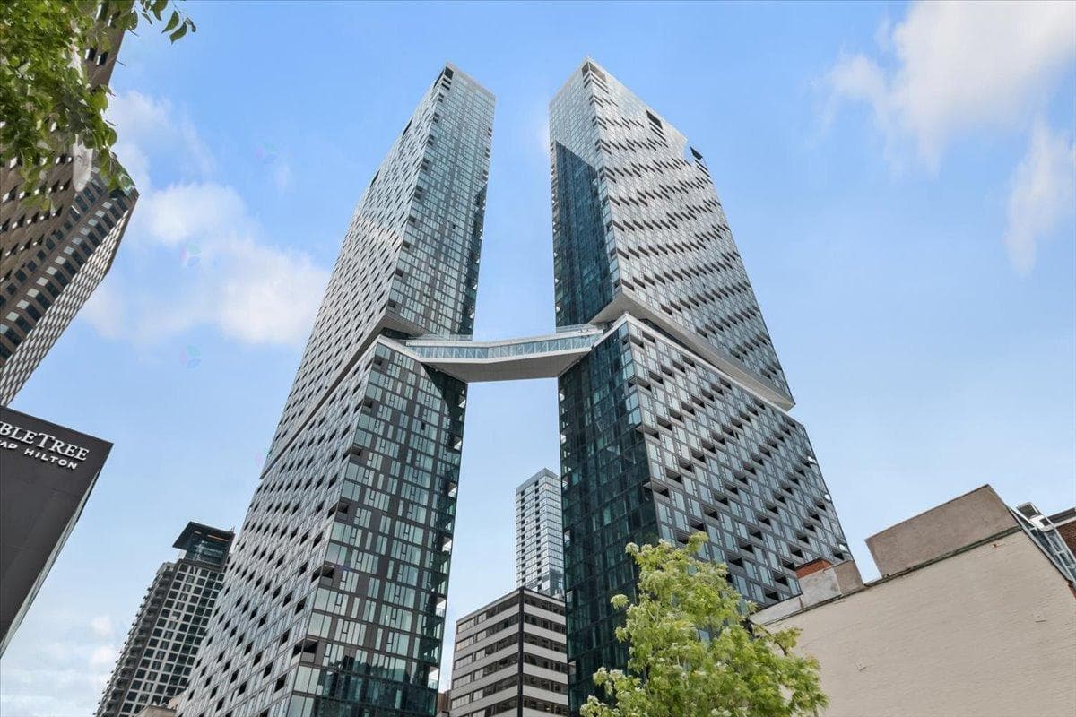 1210 Rue Jeanne-Mance, #2806, Montréal (Ville-Marie), Quebec H2X1M1 - photo 1