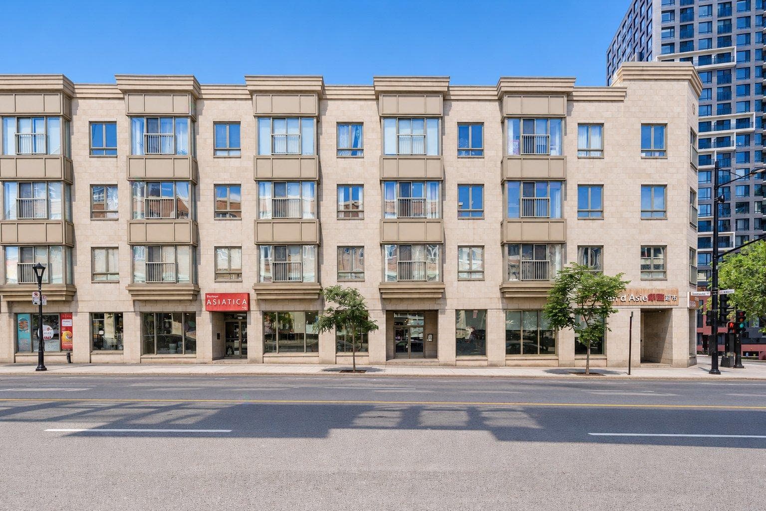 320 Rue Sherbrooke O., #310, Montréal (Ville-Marie), Quebec H2X1X9 - photo 1
