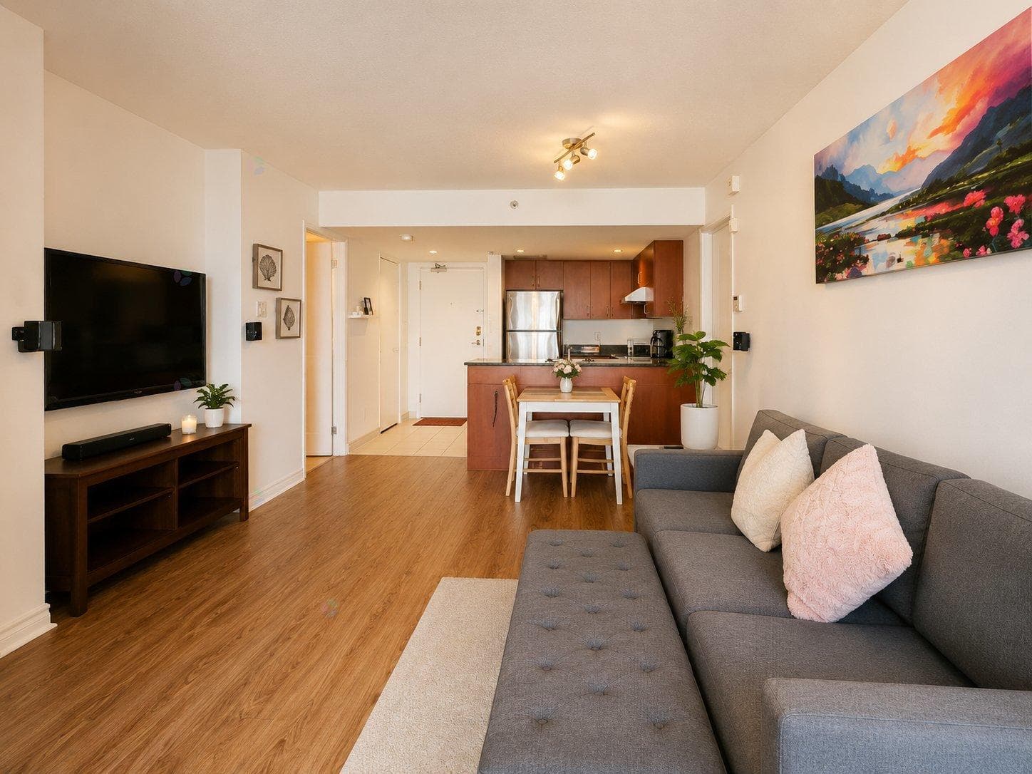 88 Rue Charlotte, #1102, Montréal (Ville-Marie), Quebec H2X4E2 - photo 1