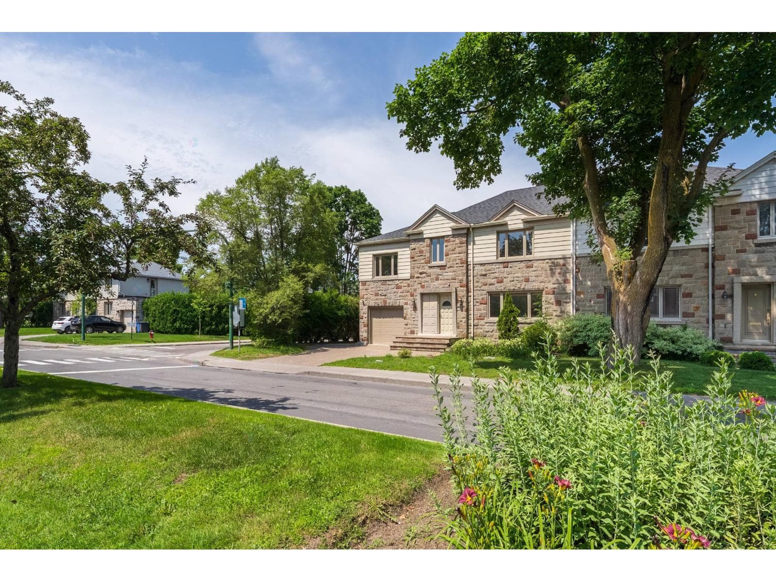 575 Ch. Rockland, Mont-Royal, Quebec H3P2X1 - photo 1