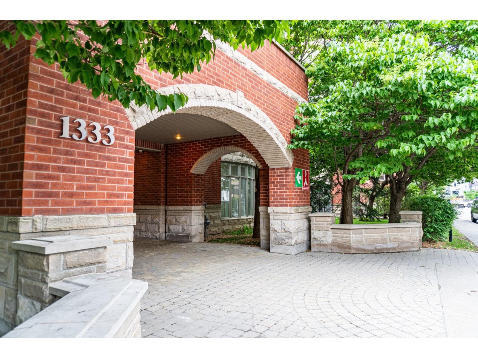 1333 Rue Notre-Dame O., #401, Montréal (Ville-Marie), Quebec H3C4J6 - photo 1