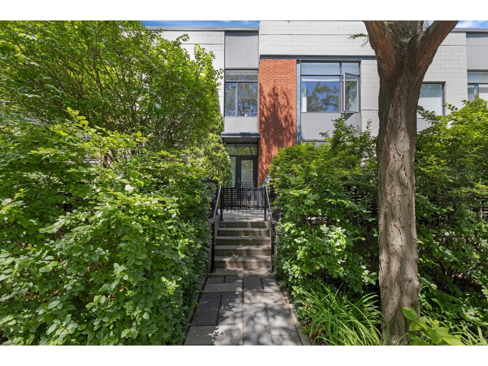 583 Rue de la Montagne, Montréal (Ville-Marie), Quebec H3C0B2 - photo 1