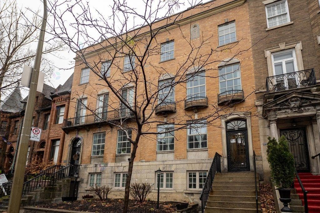 1581 Av. du Docteur-Penfield, #301, Montréal (Ville-Marie), Quebec H3G1C6 - photo 1