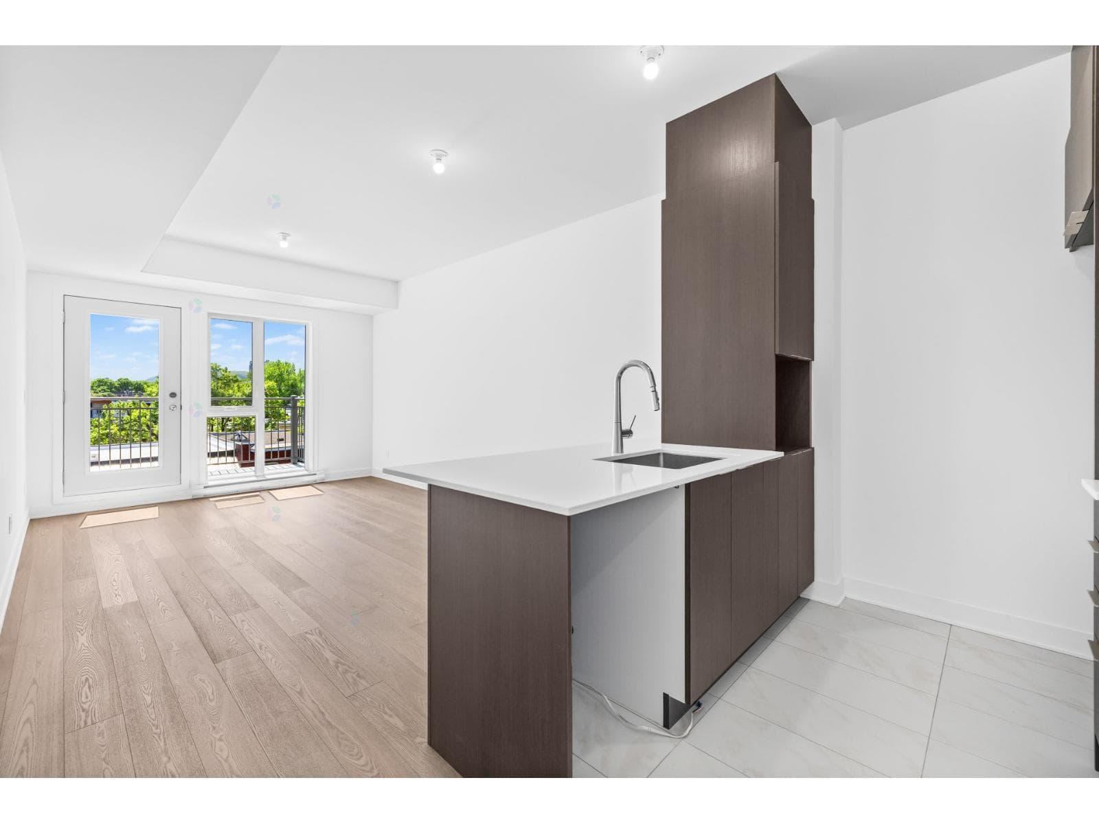2334 Rue Florian, #402, Montréal (Ville-Marie), Quebec H2K2P5 - photo 1