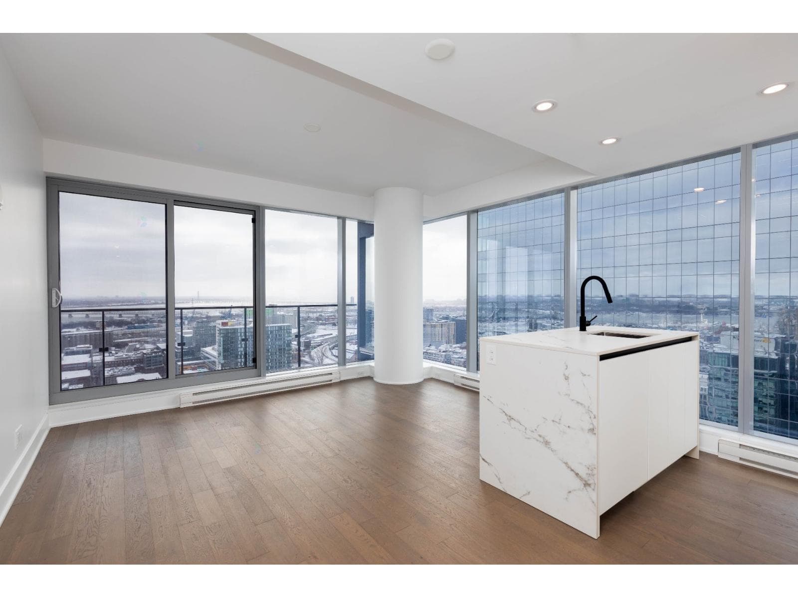 720 Rue St-Jacques, #3107, Montréal (Ville-Marie), Quebec H2Y2H6 - photo 1