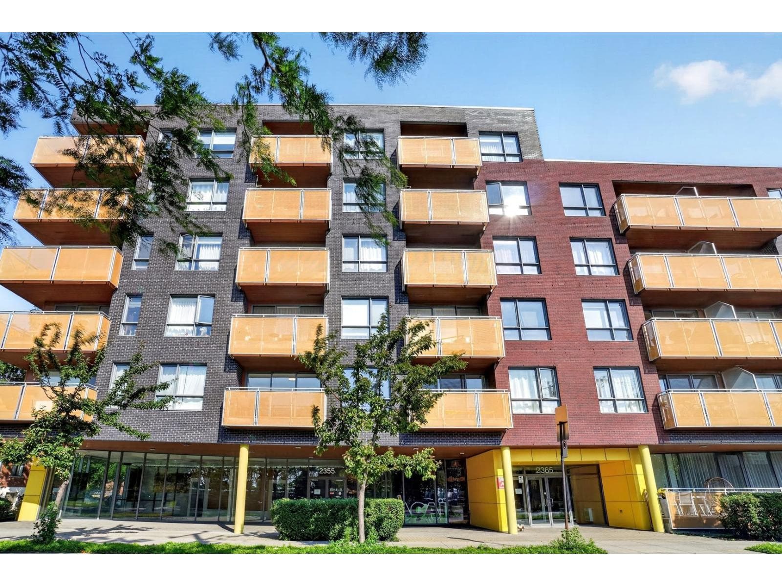 2365 Rue des Carrières, #201, Montréal (Rosemont/La Petite-Patrie), Quebec H2G1X6 - photo 1