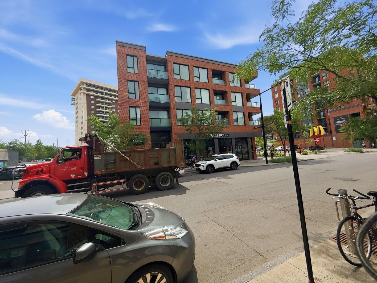 2660 Rue Ontario E., #405, Montréal (Ville-Marie), Quebec H2K1W9 - photo 1
