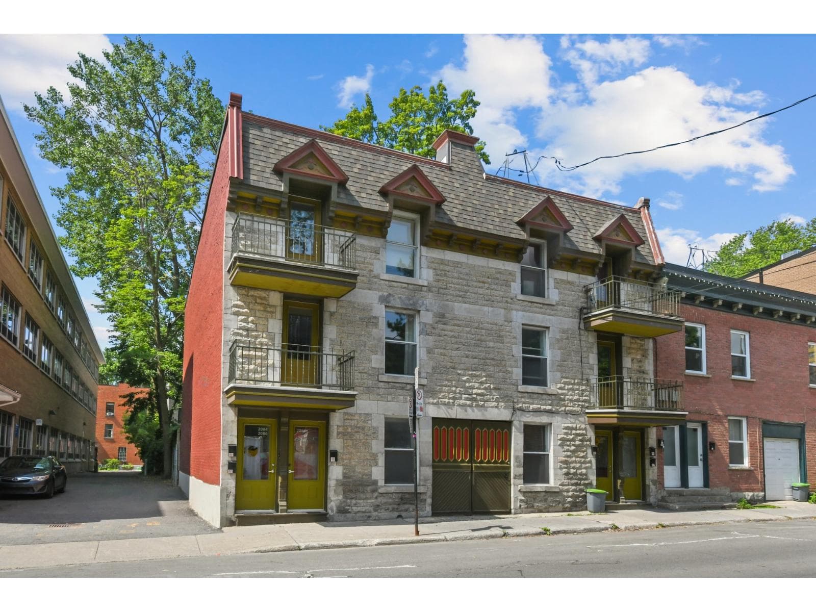 2086 Rue Plessis, Montréal (Ville-Marie), Quebec H2L2Y3 - photo 1