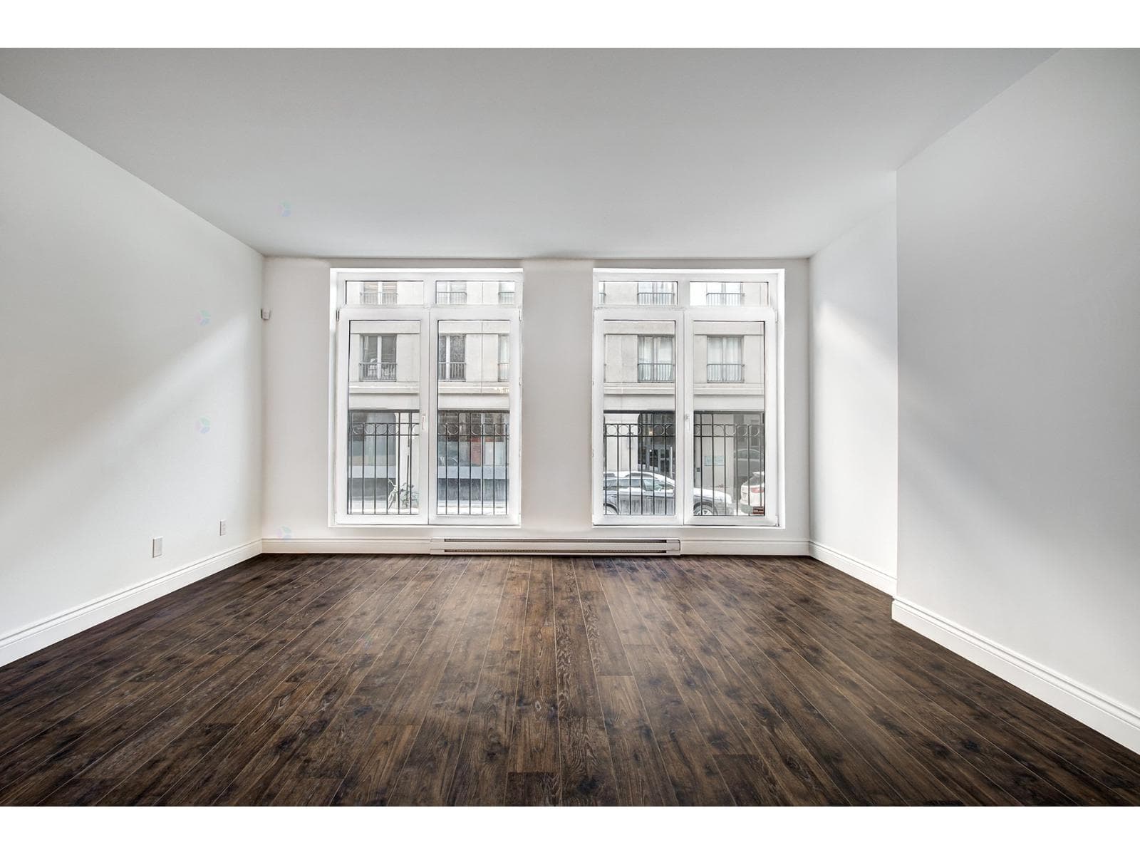 410 Rue Notre-Dame E., #102, Montréal (Ville-Marie), Quebec H2Y1C8 - photo 1