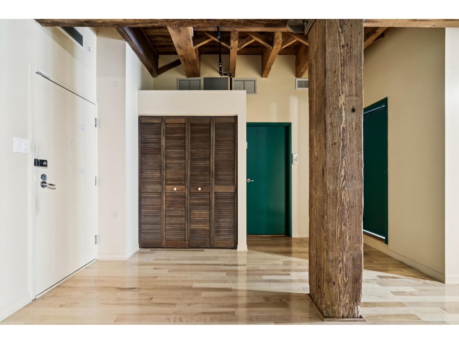 65 Rue St-Paul O., #208, Montréal (Ville-Marie), Quebec H2Y3S5 - photo 1