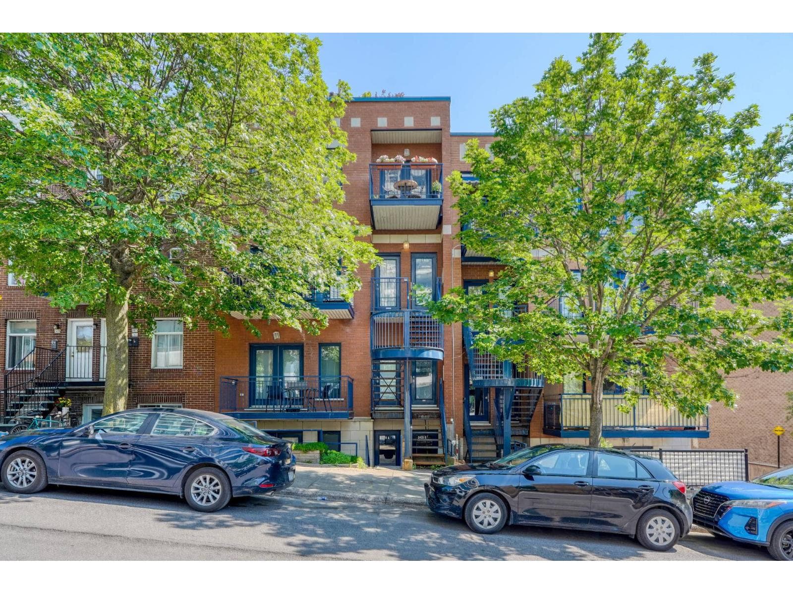 2425 Av. des Érables, #B, Montréal (Ville-Marie), Quebec H2K3V4 - photo 1