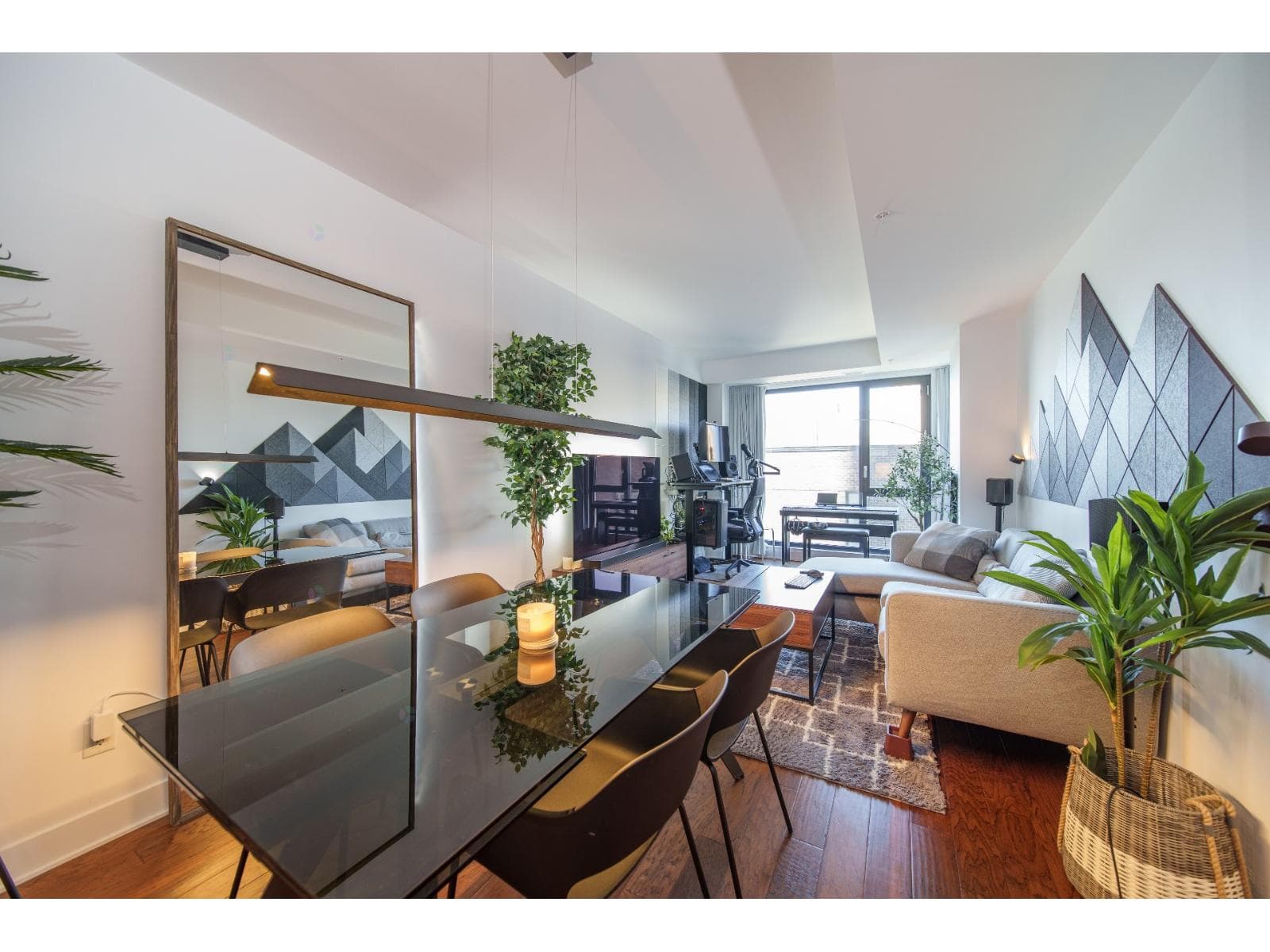 1458 Rue des Bassins, #904, Montréal (Le Sud-Ouest), Quebec H3C0T6 - photo 1