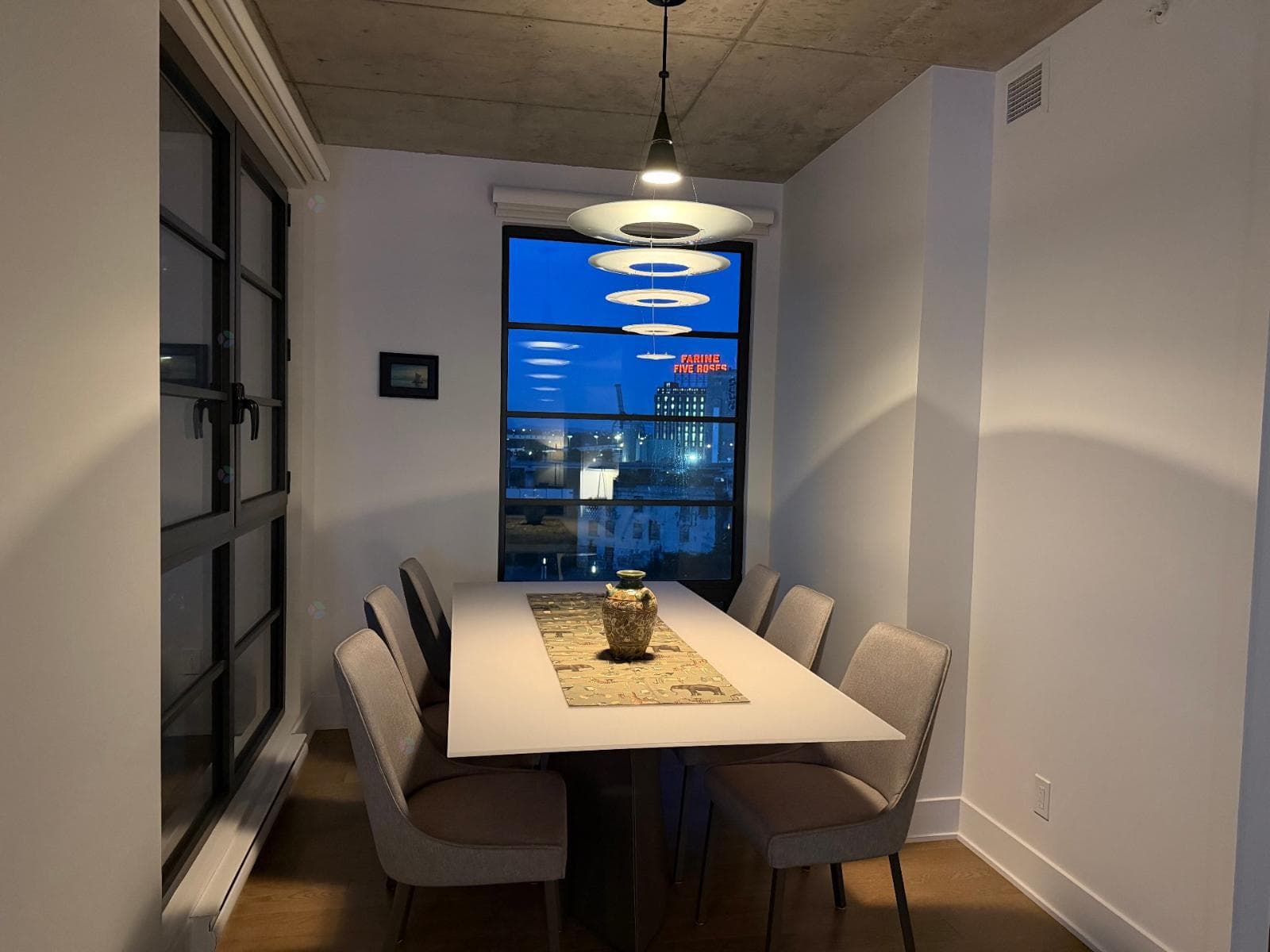1320 Rue Olier, #802, Montréal (Le Sud-Ouest), Quebec H3C0Y8 - photo 1