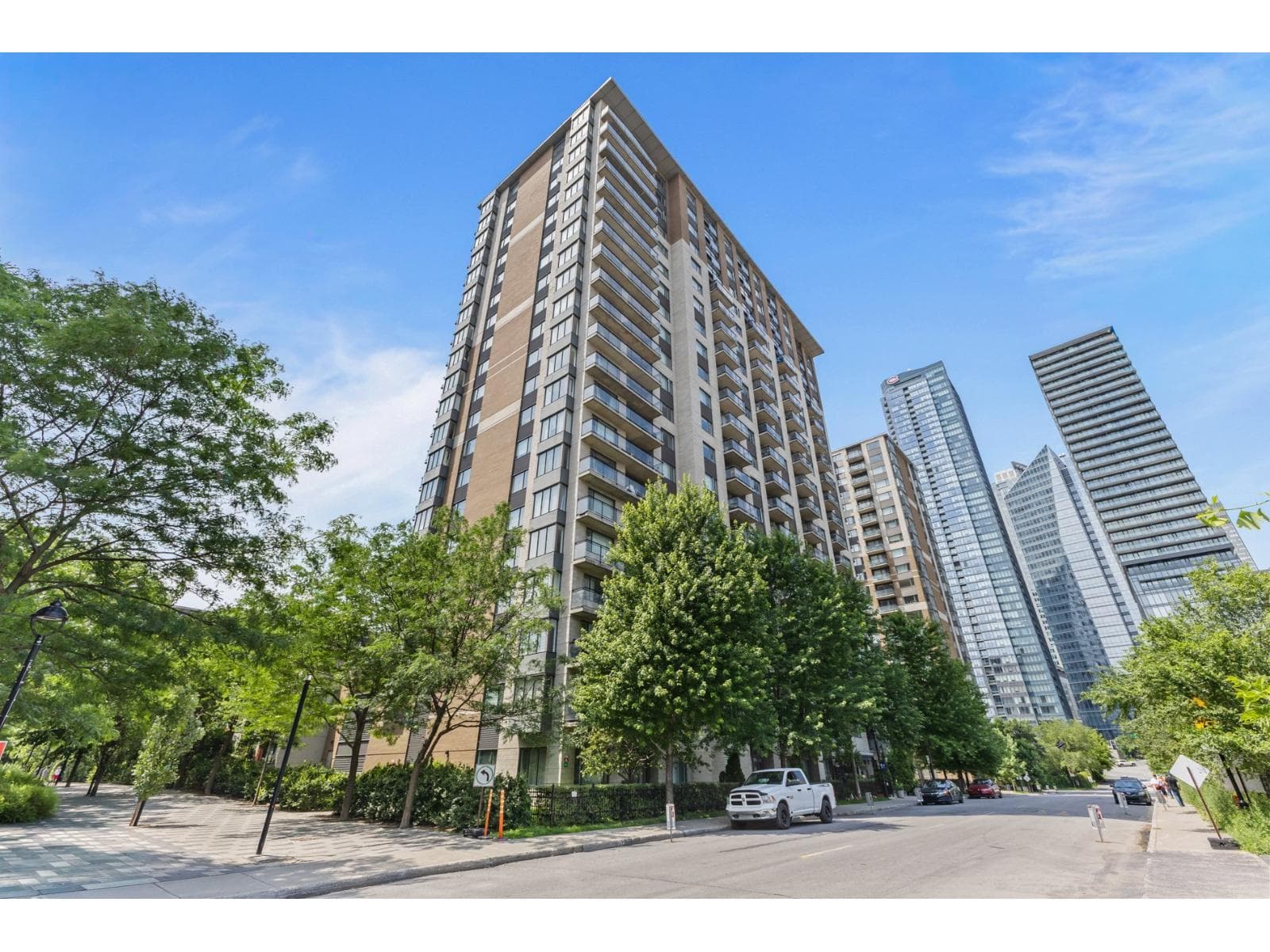 650 Rue Jean-D'Estrées, #1002, Montréal (Ville-Marie), Quebec H3C0G3 - photo 1