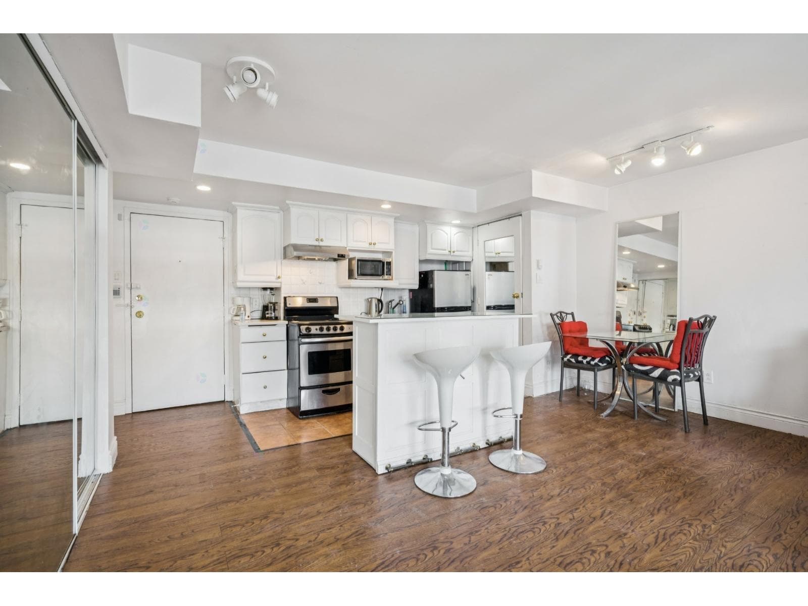 3480 Rue Simpson, #1107, Montréal (Ville-Marie), Quebec H3G2N7 - photo 1
