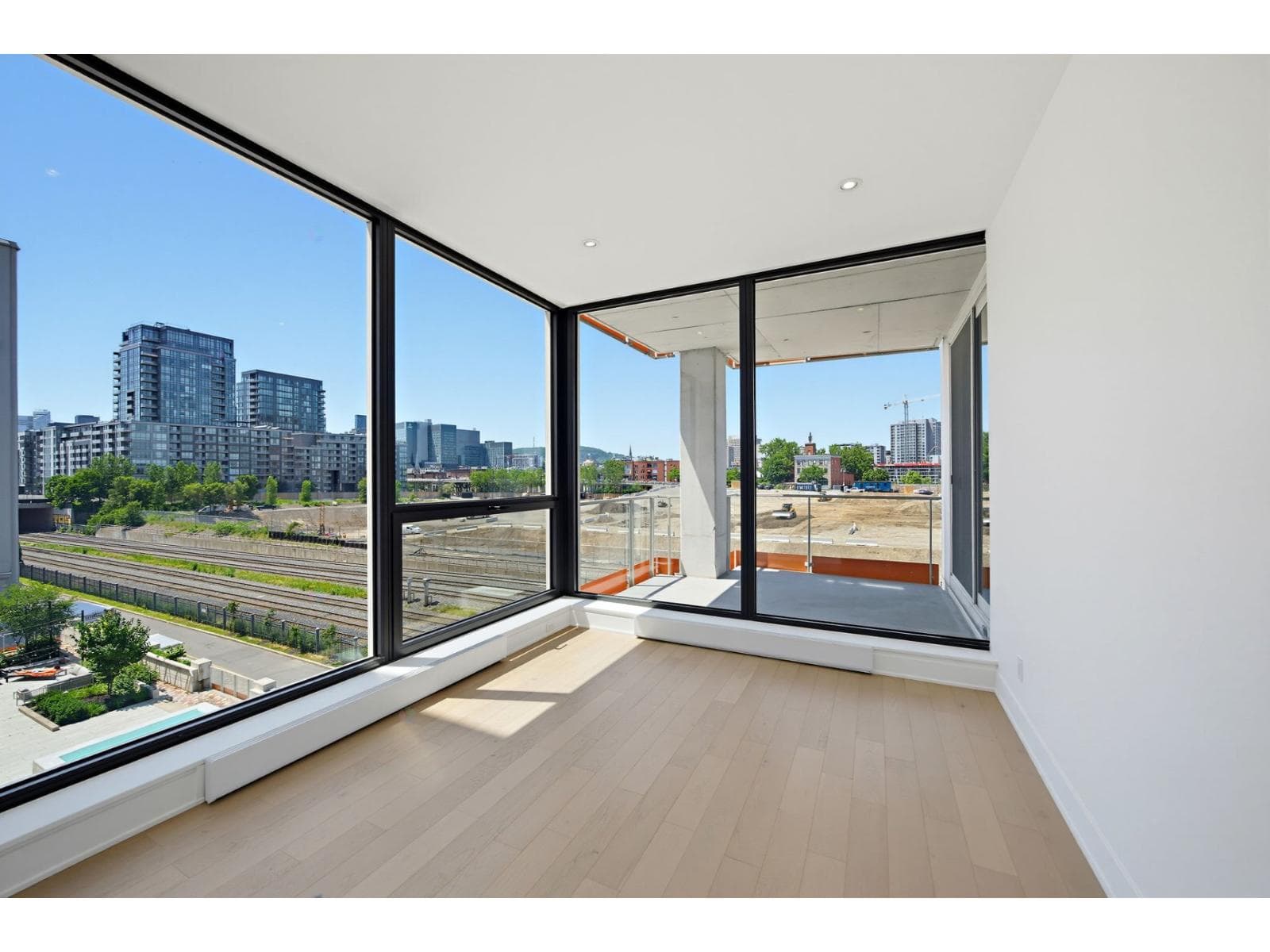 1010 Rue de la Commune E., #506, Montréal (Ville-Marie), Quebec H2L0H8 - photo 1