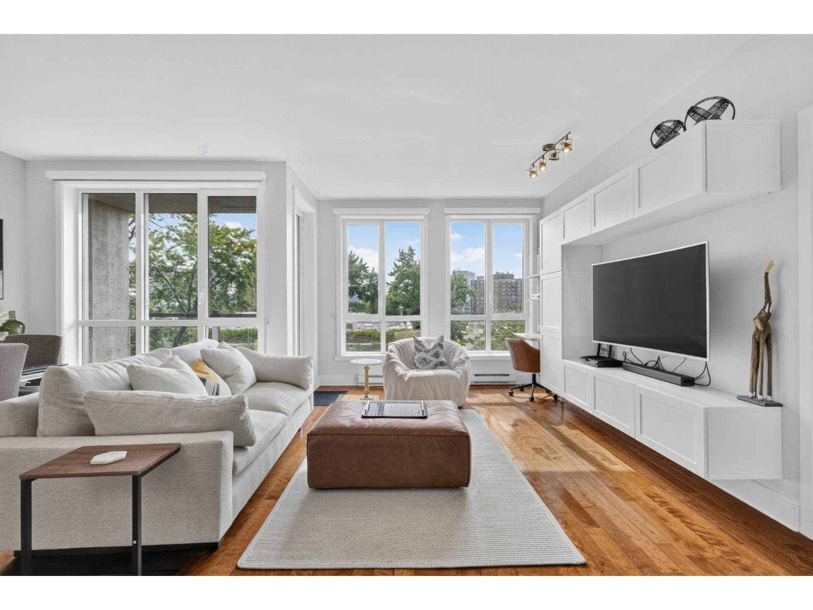 150 Rue Sherbrooke E., #318, Montréal (Ville-Marie), Quebec H2X0A5 - photo 1