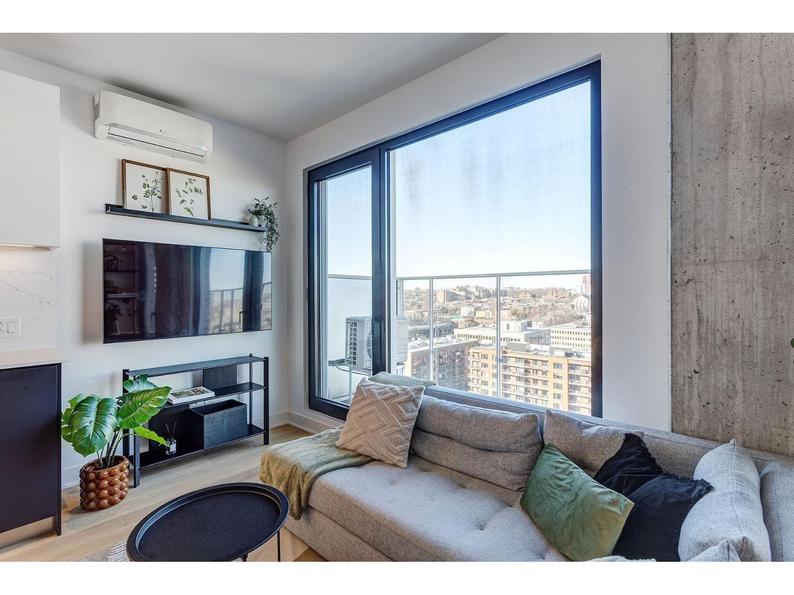 2120 Rue Ste-Catherine E., #1412, Montréal (Ville-Marie), Quebec H2K0C4 - photo 1