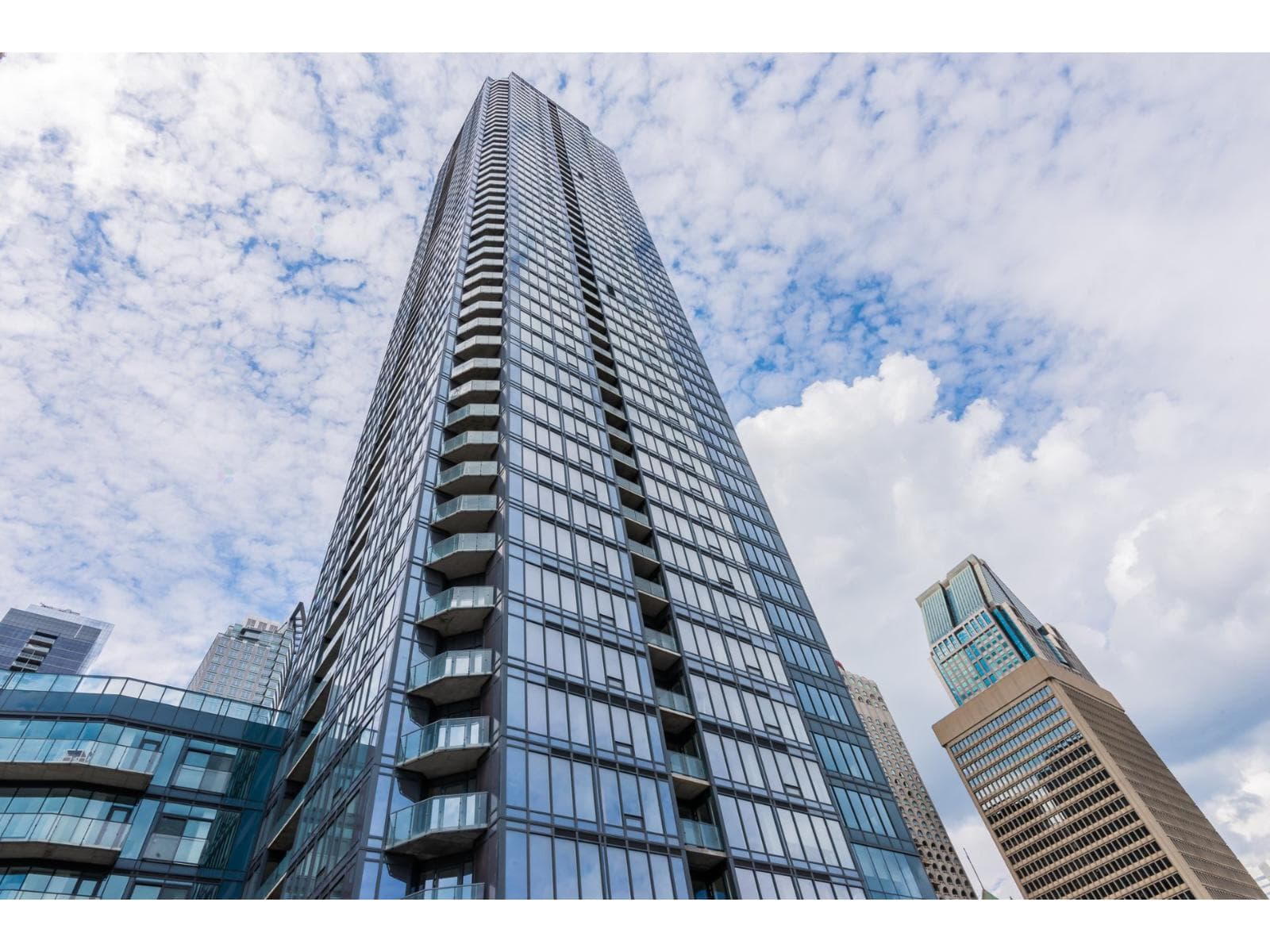 1188 Rue St-Antoine O., #P4-123, Montréal (Ville-Marie), Quebec H3C1B4 - photo 1