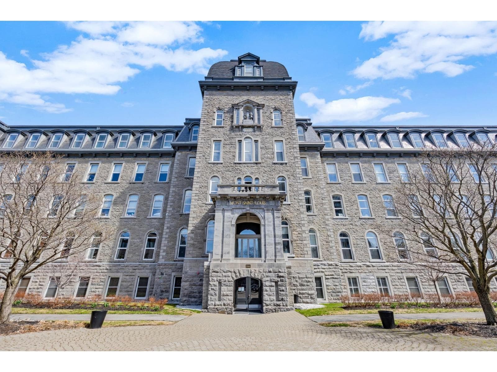 230 Rue Sherbrooke E., #103, Montréal (Ville-Marie), Quebec H2X1E1 - photo 1