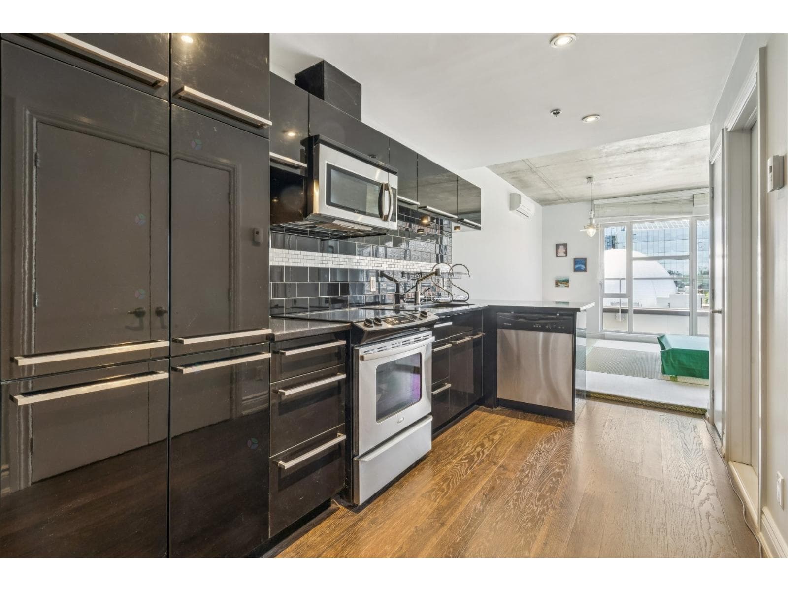 109 Rue Charlotte, #603, Montréal (Ville-Marie), Quebec H2X1M2 - photo 1