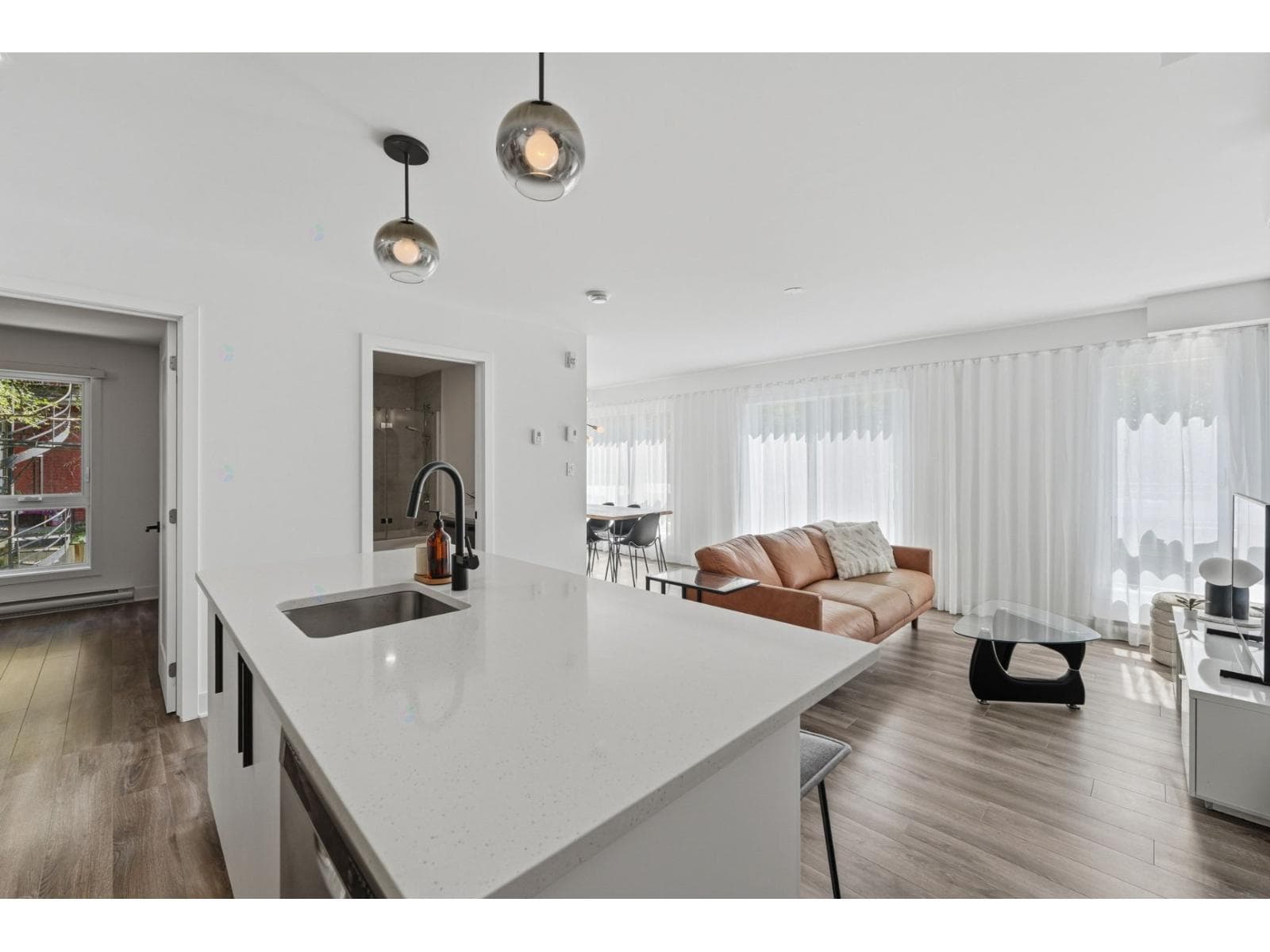 4755 Av. Papineau, #211, Montréal (Le Plateau-Mont-Royal), Quebec H2H1V4 - photo 1