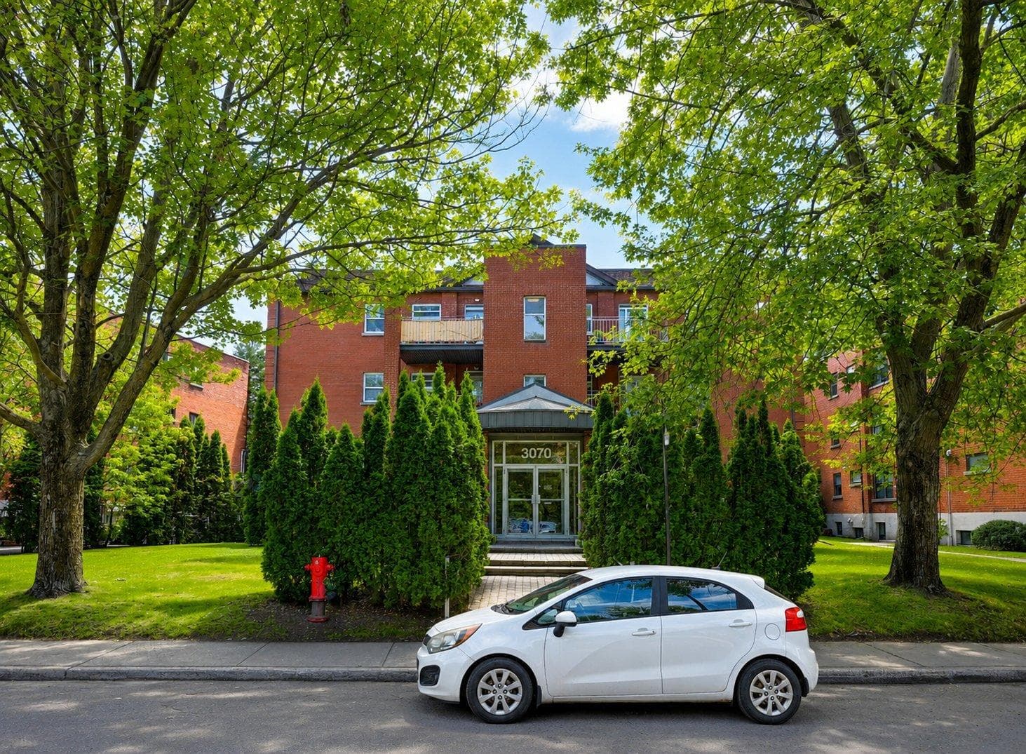 3070 Av. Linton, #202, Montréal (Côte-des-Neiges/Notre-Dame-de-Grâce), Quebec H3S1S3 - photo 1