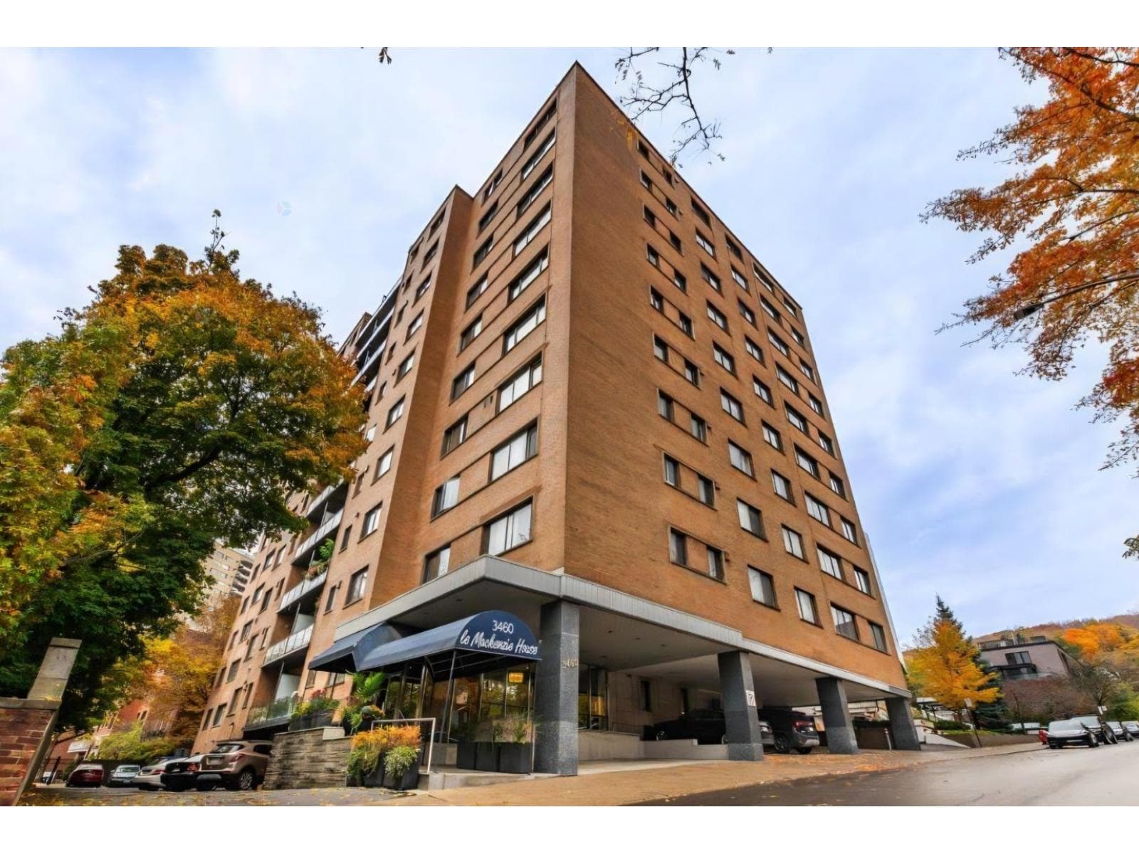 3460 Rue Simpson, #401, Montréal (Ville-Marie), Quebec H3G2J4 - photo 1