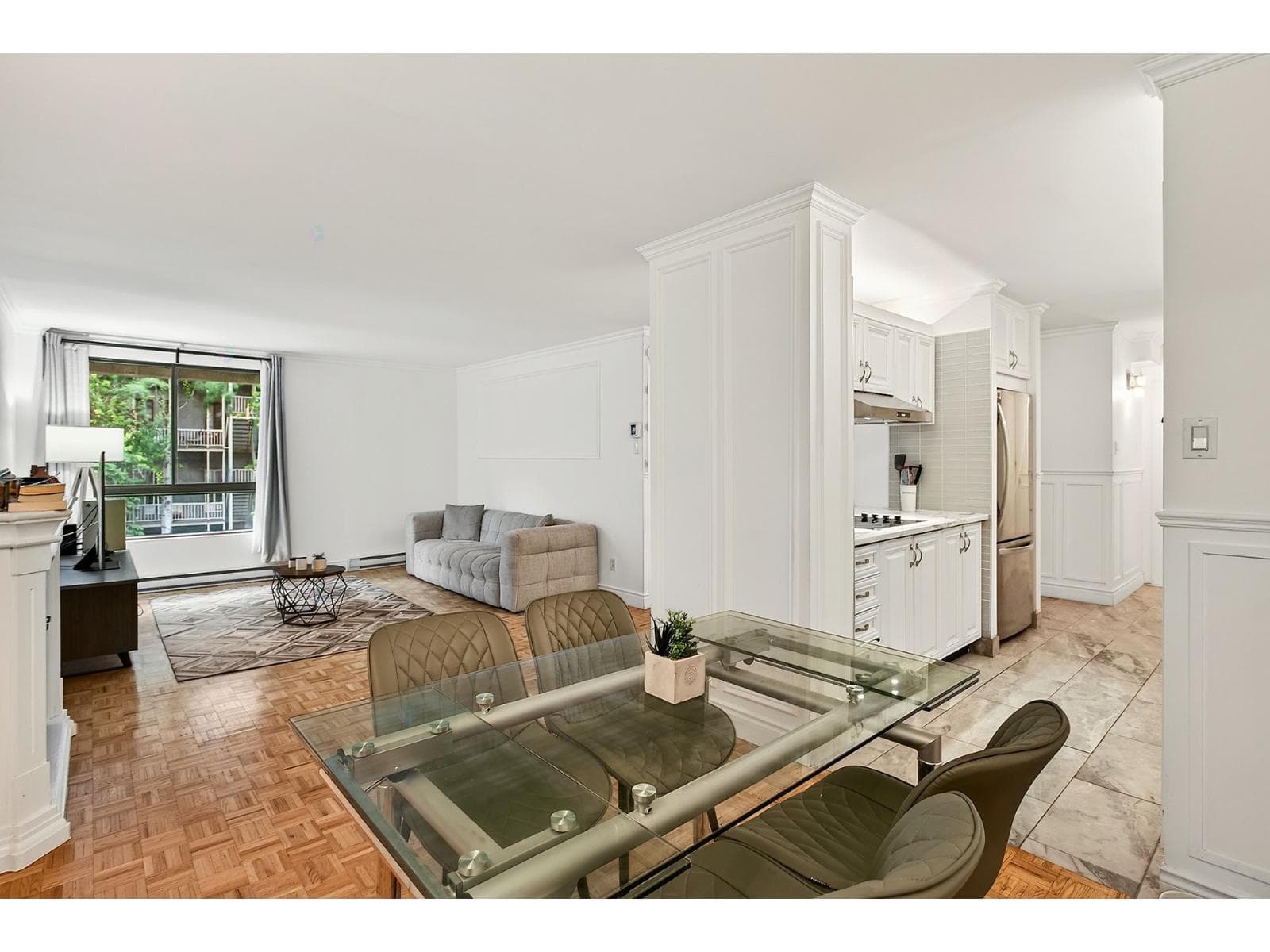 460 Rue du Champ-de-Mars, #206, Montréal (Ville-Marie), Quebec H2Y1B4 - photo 1