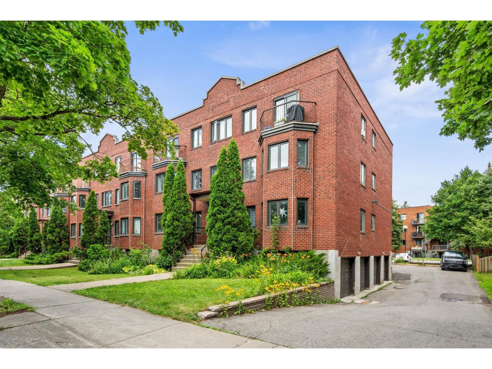 4335 Boul. St-Michel, #A02, Montréal (Rosemont/La Petite-Patrie), Quebec H1Y3G6 - photo 1