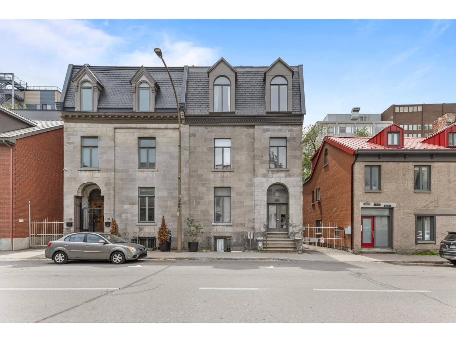 1216 Rue St-Hubert, #9, Montréal (Ville-Marie), Quebec H2L3Y5 - photo 1