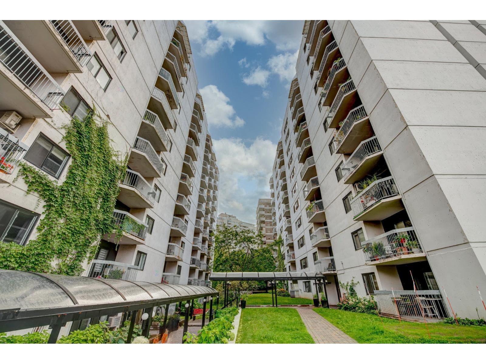 3480 Rue Simpson, #303, Montréal (Ville-Marie), Quebec H3G2J5 - photo 1