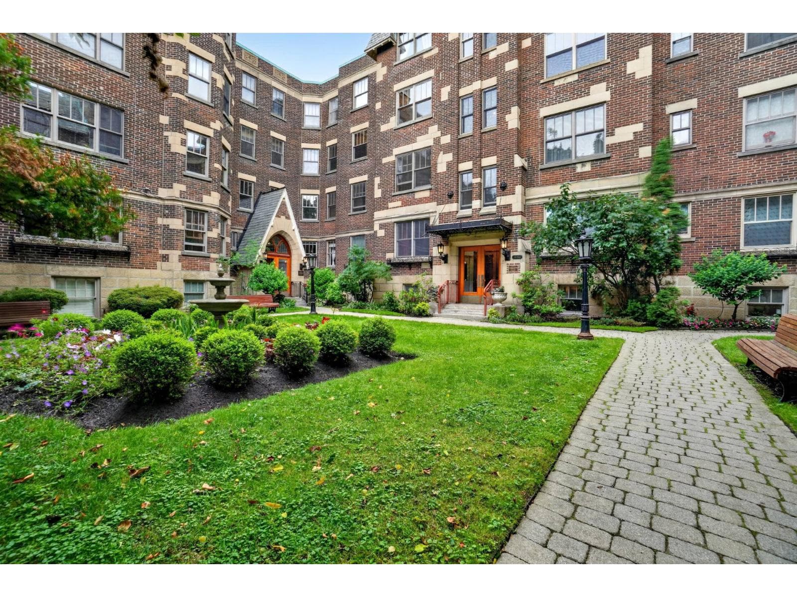 1064 Av. Bernard, #36, Montréal (Outremont), Quebec H2V1V2 - photo 1