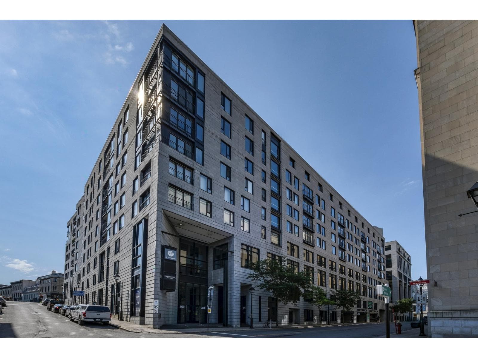 340 Rue du Champ-de-Mars, #304, Montréal (Ville-Marie), Quebec H2Y3Z8 - photo 1