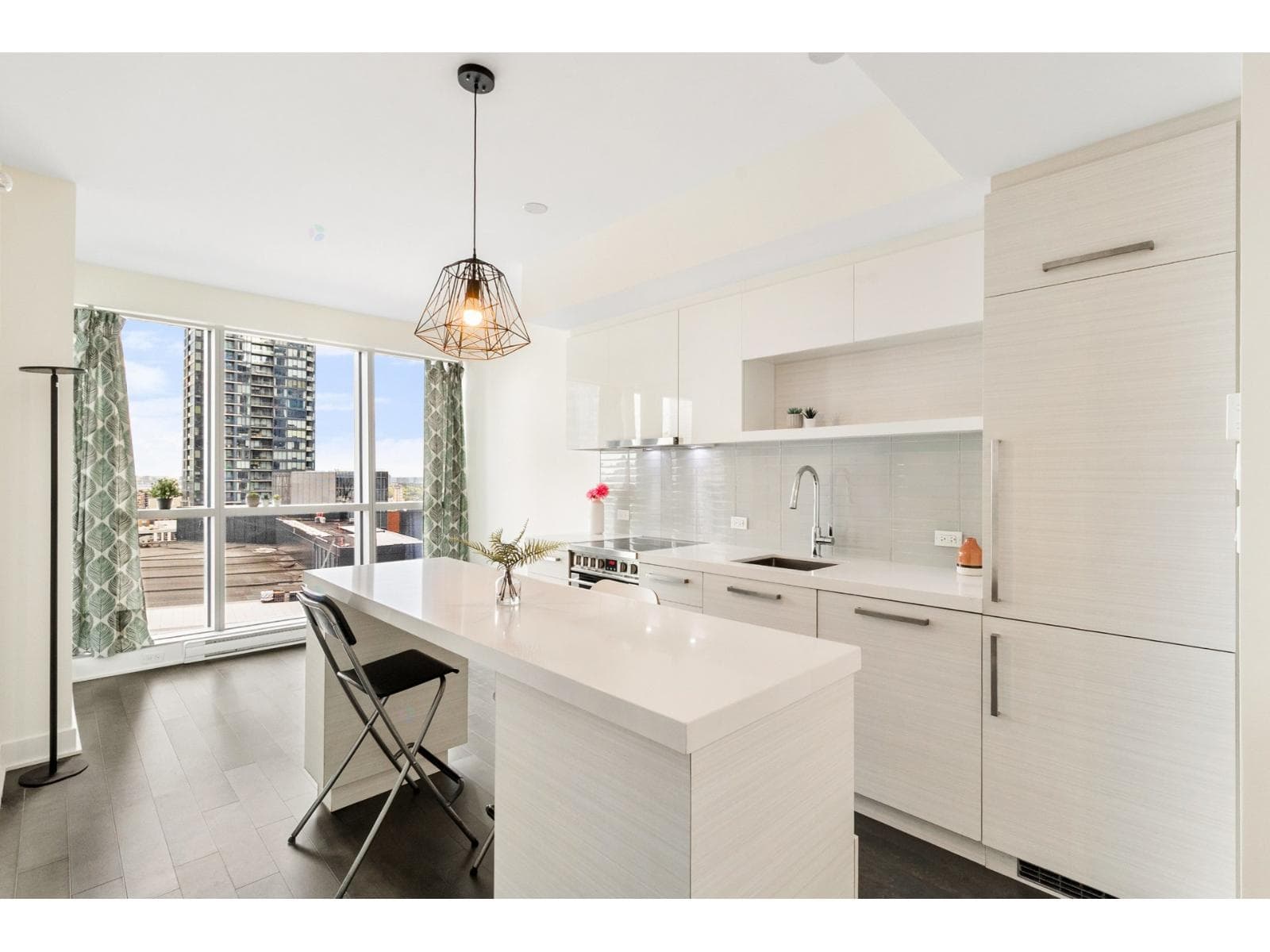 1050 Rue Drummond, #1102, Montréal (Ville-Marie), Quebec H3B0G3 - photo 1